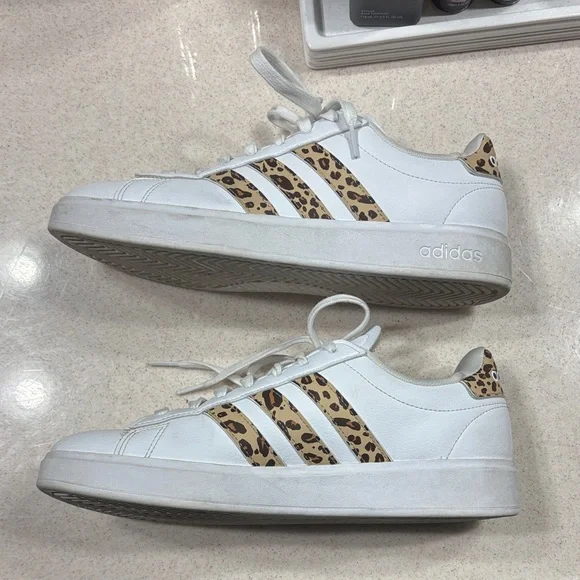 Adidas Grand Court 2.0 Women's White Sneakers with Leopard stripes Sz 9 - Picture 3 of 6